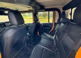 Джип Gladiator 2022 в Европе на Automoto.ua Черный Джип Gladiator, объемом двигателя 2.99 л и пробегом 50 тыс. км за 44484 $, фото 8 на Automoto.ua