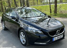 Вольво В40, объемом двигателя 1.97 л и пробегом 185 тыс. км за 9914 $, фото 6 на Automoto.ua