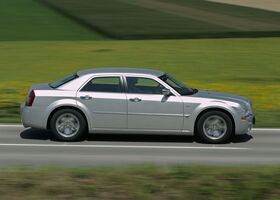 Крайслер 300, Седан 2005 - н.в. 5.7 i V8 AWD