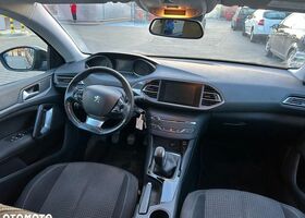 Пежо 308, объемом двигателя 1.2 л и пробегом 145 тыс. км за 6371 $, фото 14 на Automoto.ua