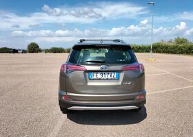 Тойота РАВ 4 2016 в Европе на Automoto.ua Бронзовый Тойота РАВ 4, объемом двигателя 2 л и пробегом 143 тыс. км за 17988 $, фото 10 на Automoto.ua