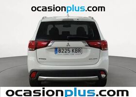 Мицубиси Аутлендер 2017 в Европе на Automoto.ua Белый Мицубиси Аутлендер, объемом двигателя 2 л и пробегом 113 тыс. км за 22085 $, фото 13 на Automoto.ua