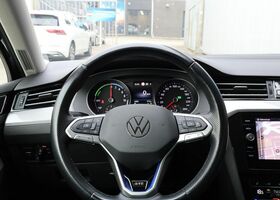 Фольксваген Пассат Вариант 2021 в Европе на Automoto.ua Серый Фольксваген Пассат Вариант, объемом двигателя 1.4 л и пробегом 141 тыс. км за 19355 $, фото 9 на Automoto.ua