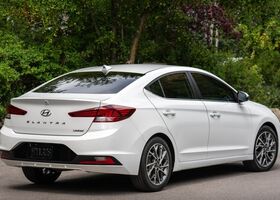 Hyundai Elantra 2020 на тест-драйве, фото 2