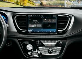 Chrysler Pacifica 2021 центральная консоль Торпедо минивэна Крайслер Пасифика 2021 года