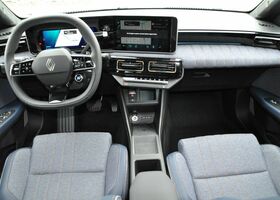 Рено R 4 2025 в Европе на Automoto.ua Синий Рено R 4, объемом двигателя 0 л и пробегом 400 тыс. км за 41440 $, фото 11 на Automoto.ua