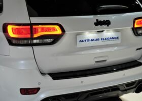 Білий Джип Grand Cherokee, об'ємом двигуна 6.42 л та пробігом 31 тис. км за 52951 $, фото 11 на Automoto.ua