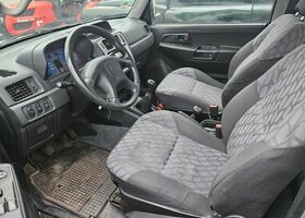 Міцубісі Паджеро 2001 у Європі на Automoto.ua Срібний Міцубісі Паджеро, об'ємом двигуна 1.83 л та пробігом 173 тис. км за 4558 $, фото 6 на Automoto.ua