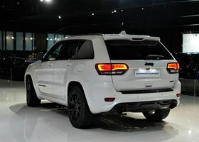 Білий Джип Grand Cherokee, об'ємом двигуна 6.42 л та пробігом 31 тис. км за 52951 $, фото 3 на Automoto.ua