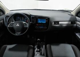 Мицубиси Аутлендер 2015 в Европе на Automoto.ua Белый Мицубиси Аутлендер, объемом двигателя 2.27 л и пробегом 131 тыс. км за 17515 $, фото 12 на Automoto.ua