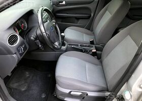 Срібний Форд Фокус, об'ємом двигуна 1.6 л та пробігом 265 тис. км за 1900 $, фото 10 на Automoto.ua