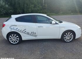 Альфа Ромео Джульетта 2010 в Европе на Automoto.ua Белый Альфа Ромео Джульетта, объемом двигателя 1 л и пробегом 176 тыс. км за 6901 $, фото 2 на Automoto.ua