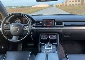 Ауди С8, объемом двигателя 5.2 л и пробегом 175 тыс. км за 17063 $, фото 16 на Automoto.ua