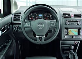 Volkswagen Touran 2016 на тест-драйве, фото 11