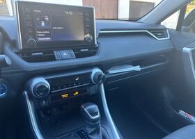 Тойота РАВ 4 2019 в Европе на Automoto.ua Белый Тойота РАВ 4, объемом двигателя 2.49 л и пробегом 150 тыс. км за 23530 $, фото 10 на Automoto.ua