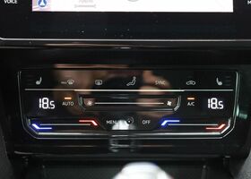 Фольксваген Пассат Вариант 2021 в Европе на Automoto.ua Серый Фольксваген Пассат Вариант, объемом двигателя 1.4 л и пробегом 141 тыс. км за 19355 $, фото 15 на Automoto.ua