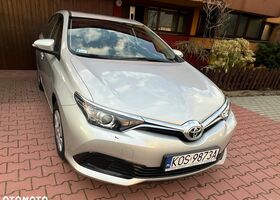 Тойота Аурис, объемом двигателя 1.6 л и пробегом 108 тыс. км за 12203 $, фото 18 на Automoto.ua