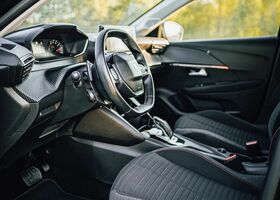 Пежо 208, объемом двигателя 1.2 л и пробегом 123 тыс. км за 10346 $, фото 10 на Automoto.ua