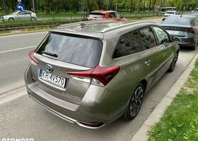 Тойота Аурис, объемом двигателя 1.8 л и пробегом 130 тыс. км за 13823 $, фото 3 на Automoto.ua