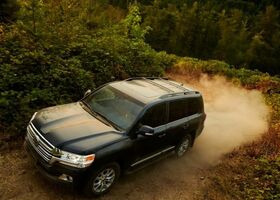 Полноприводный автомобиль Toyota Land Cruiser 2021