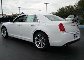 Chrysler 300 2018 зображення 4 Chrysler 300 2018 на тест-драйві, фото 4