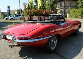 Червоний Ягуар E-Type, об'ємом двигуна 4.2 л та пробігом 98 тис. км за 97601 $, фото 6 на Automoto.ua