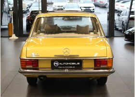 Мерседес 200 1975 у Європі на Automoto.ua Помаранчевий Мерседес 200, об'ємом двигуна 1.97 л та пробігом 111 тис. км за 30495 $, фото 5 на Automoto.ua