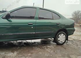 Рено Меган, Седан 1996 - 2002 Classic (LA) 1.4 i 16V