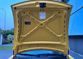 Желтый Порше 996, объемом двигателя 3.6 л и пробегом 37 тыс. км за 178186 $, фото 12 на Automoto.ua