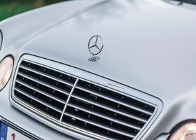 Мерседес ЦЛК-Клас 1997 у Європі на Automoto.ua Сірий Мерседес ЦЛК-Клас, об'ємом двигуна 2.3 л та пробігом 173 тис. км за 15900 $, фото 7 на Automoto.ua