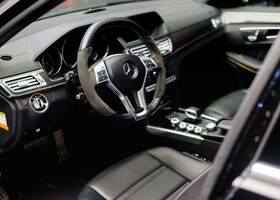 Чорний Мерседес E 63 AMG, об'ємом двигуна 5.46 л та пробігом 25 тис. км за 66703 $, фото 7 на Automoto.ua