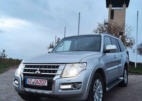 Мицубиси Паджеро 2015 в Европе на Automoto.ua Серебряный Мицубиси Паджеро, объемом двигателя 3.2 л и пробегом 100 тыс. км за 29990 $, фото 1 на Automoto.ua
