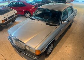 Мерседес 200 1984 у Європі на Automoto.ua Срібний Мерседес 200, об'ємом двигуна 2 л та пробігом 138 тис. км за 16240 $, фото 8 на Automoto.ua