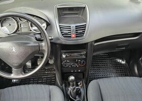 Пежо 207, объемом двигателя 1.36 л и пробегом 190 тыс. км за 3218 $, фото 12 на Automoto.ua