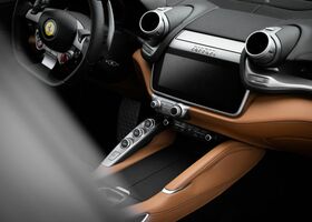 Черный Феррари GTC4 Lusso, объемом двигателя 3.86 л и пробегом 6 тыс. км за 256721 $, фото 5 на Automoto.ua