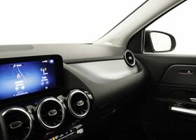 Чорний Мерседес GLA 250, об'ємом двигуна 1.33 л та пробігом 47 тис. км за 46233 $, фото 6 на Automoto.ua