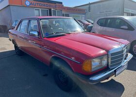 Мерседес 200 1983 в Европе на Automoto.ua Красный Мерседес 200, объемом двигателя 1.98 л и пробегом 222 тыс. км за 7831 $, фото 4 на Automoto.ua