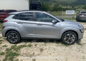 Сірий Хендай Kona, об'ємом двигуна 0 л та пробігом 10 тис. км за 37786 $, фото 3 на Automoto.ua