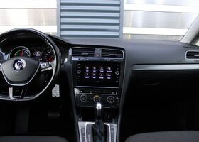 Фольксваген e-Golf 2020 у Європі на Automoto.ua Сірий Фольксваген e-Golf, об'ємом двигуна 0 л та пробігом 68 тис. км за 16286 $, фото 4 на Automoto.ua
