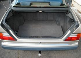 Мерседес 200 1989 в Европе на Automoto.ua Серебряный Мерседес 200, объемом двигателя 2 л и пробегом 270 тыс. км за 8530 $, фото 14 на Automoto.ua