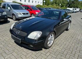 Мерседес 200 2001 в Европе на Automoto.ua Черный Мерседес 200, объемом двигателя 2 л и пробегом 171 тыс. км за 2699 $, фото 1 на Automoto.ua