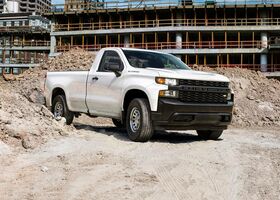 Подобрать комплектацию Chevrolet Silverado 2021 на АвтоМото