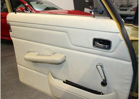 Мерседес 200 1975 у Європі на Automoto.ua Помаранчевий Мерседес 200, об'ємом двигуна 1.97 л та пробігом 111 тис. км за 30495 $, фото 13 на Automoto.ua