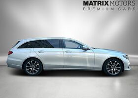 Сірий Мерседес E 250, об'ємом двигуна 1.99 л та пробігом 105 тис. км за 26982 $, фото 8 на Automoto.ua