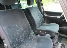 Рено Гранд Еспейс 2002 у Європі на Automoto.ua Синій Рено Гранд Еспейс, об'ємом двигуна 2 л та пробігом 330 тис. км за 2184 $, фото 8 на Automoto.ua