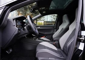 Фольксваген Golf GTE 2025 в Европе на Automoto.ua Черный Фольксваген Golf GTE, объемом двигателя 1.5 л и пробегом 10 тыс. км за 65086 $, фото 4 на Automoto.ua