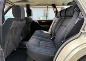 Мерседес 200 1993 в Европе на Automoto.ua Серебряный Мерседес 200, объемом двигателя 2 л и пробегом 287 тыс. км за 4116 $, фото 11 на Automoto.ua