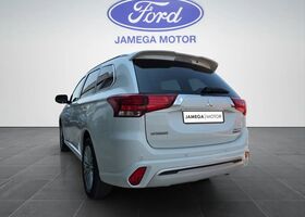 Міцубісі Аутлендер 2019 у Європі на Automoto.ua Білий Міцубісі Аутлендер, об'ємом двигуна 2.36 л та пробігом 68 тис. км за 23875 $, фото 3 на Automoto.ua