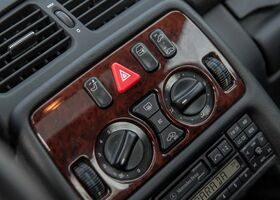 Мерседес ЦЛК-Клас 1997 у Європі на Automoto.ua Сірий Мерседес ЦЛК-Клас, об'ємом двигуна 2.3 л та пробігом 173 тис. км за 15900 $, фото 28 на Automoto.ua