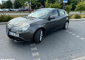 Альфа Ромео Giulietta 2010 у Європі на Automoto.ua Сірий Альфа Ромео Giulietta, об'ємом двигуна 1 л та пробігом 156 тис. км за 5545 $, фото 3 на Automoto.ua